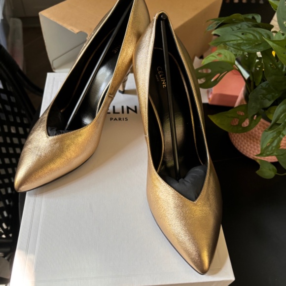 NWT Celine Metallic Leather Slip On Pointed Toe Creased Heel Pump Gold - Picture 1 of 8